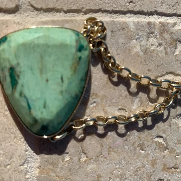 GORGEOUS sea green stone necklace. Bought NWT and never wore!  Brand new! - Picture 3 of 5